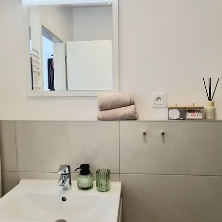 Sleep With The View *